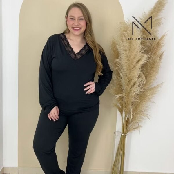 Pijama Longo PLUS SIZE Feminino Liso em Suede Gola V em Renda 680PS